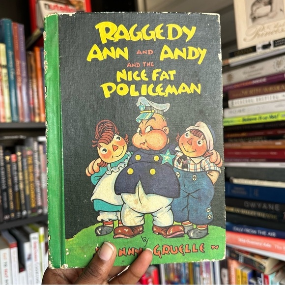 Raggedy Ann and Andy and the Nice Fat Policeman Book (1960) - Picture 1 of 7